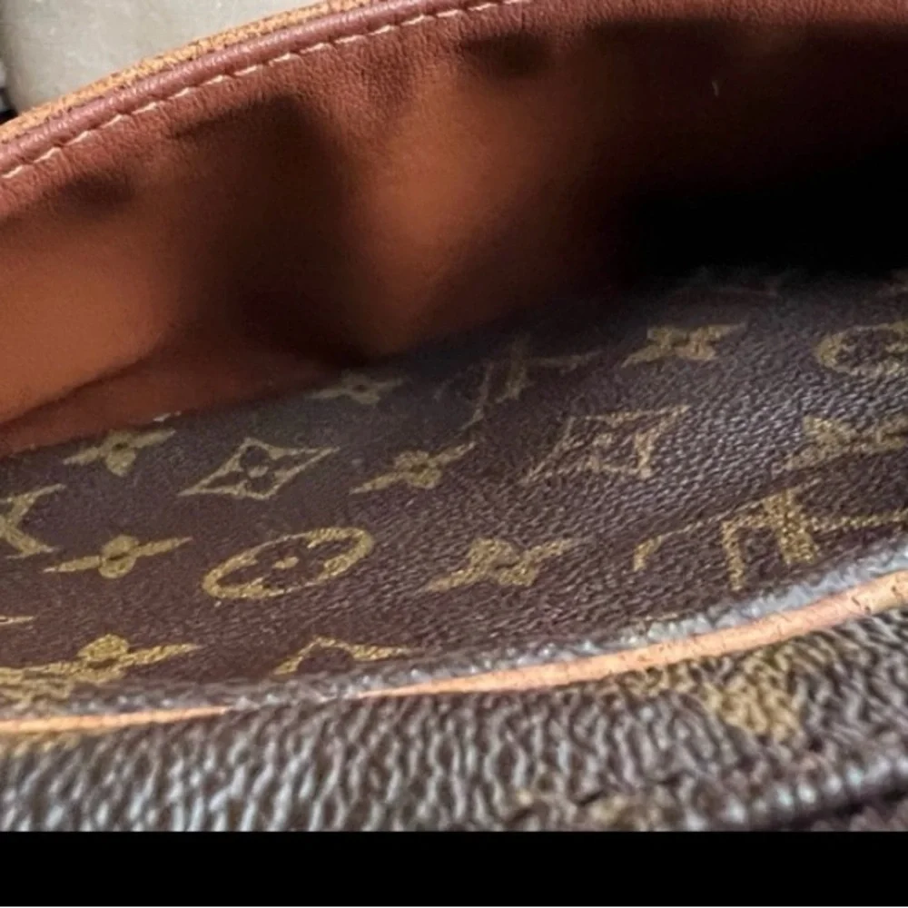 LOUIS VUITTON Monogram Compiegne 23 Clutch Bag - Picture 13 of 16